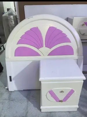 غرفة نوم شبه جديدة